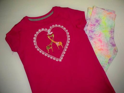 Love Giraffes Tee