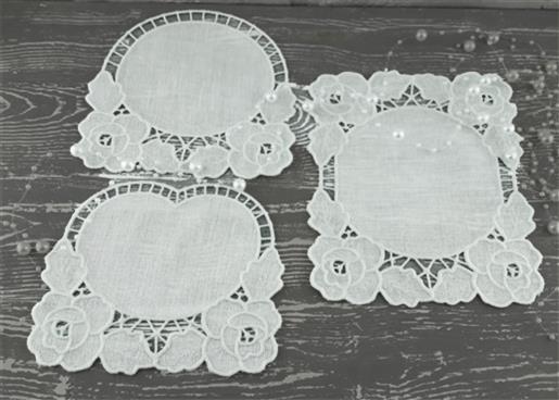 ITH Set of small vintage napkins with richelieu roses