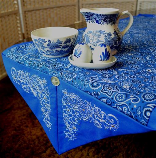 Paisley Pocket Table Runner